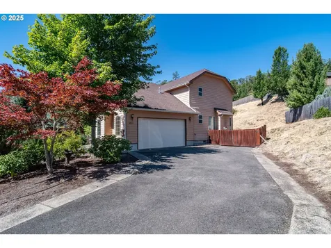 1592 NE Rocky Drive Roseburg OR 97470