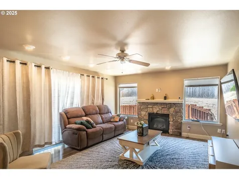 1592 NE Rocky Drive Roseburg OR 97470