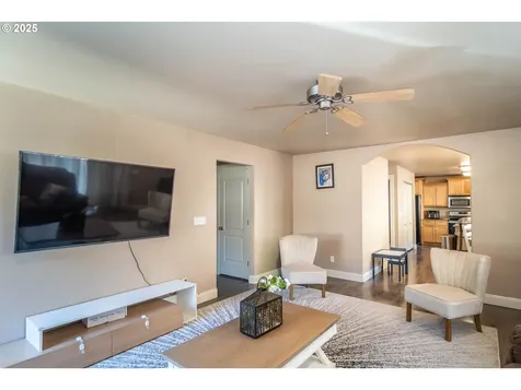 1592 NE Rocky Drive Roseburg OR 97470