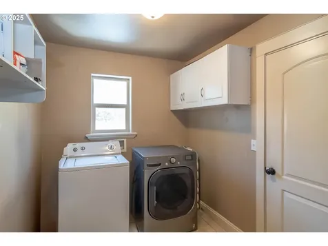 1592 NE Rocky Drive Roseburg OR 97470