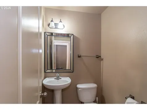 1592 NE Rocky Drive Roseburg OR 97470