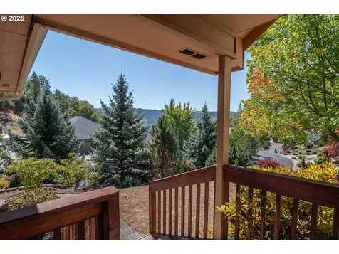 1592 NE Rocky Drive Roseburg OR 97470