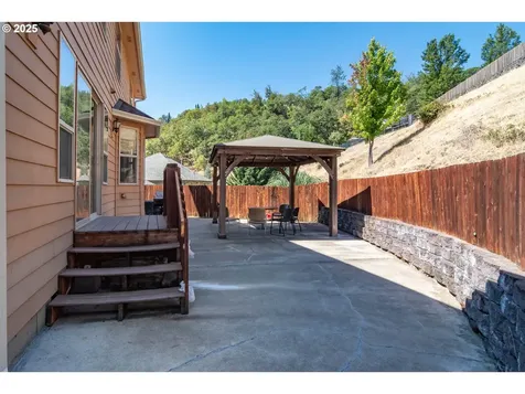 1592 NE Rocky Drive Roseburg OR 97470