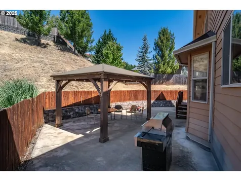 1592 NE Rocky Drive Roseburg OR 97470