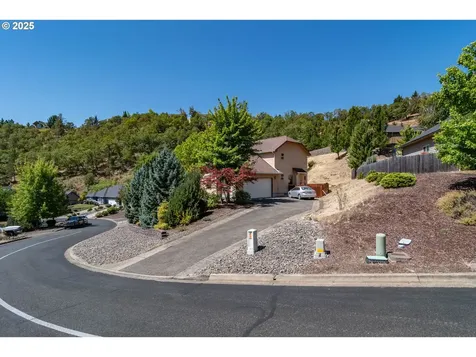 1592 NE Rocky Drive Roseburg OR 97470