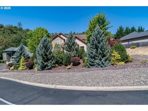 1592 NE Rocky Drive Roseburg OR 97470