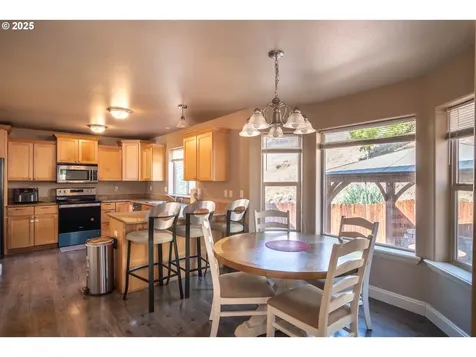 1592 NE Rocky Drive Roseburg OR 97470