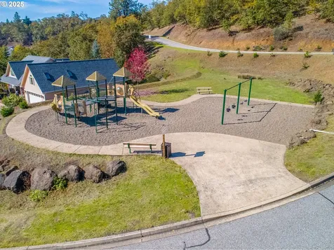 1592 NE Rocky Drive Roseburg OR 97470