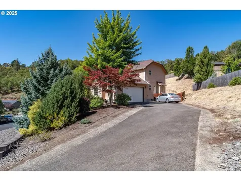 1592 NE Rocky Drive Roseburg OR 97470