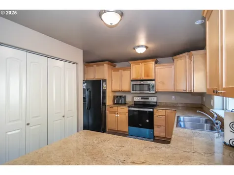 1592 NE Rocky Drive Roseburg OR 97470