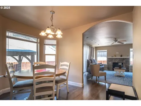 1592 NE Rocky Drive Roseburg OR 97470