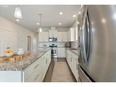 1734 N Hyssop Street Canby OR 97013