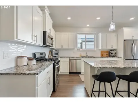 1734 N Hyssop Street Canby OR 97013