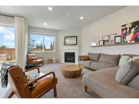 1734 N Hyssop Street Canby OR 97013