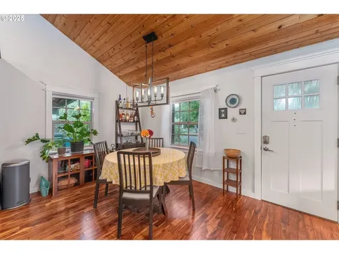 1208 E 10th Street Newberg OR 97132