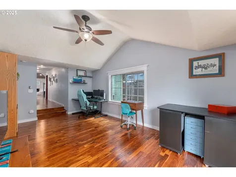 1208 E 10th Street Newberg OR 97132