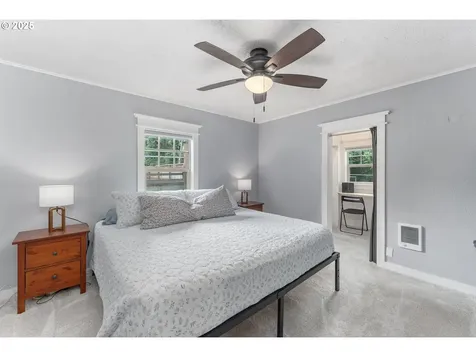 1208 E 10th Street Newberg OR 97132