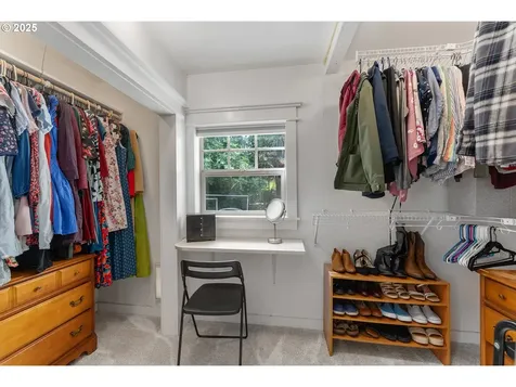 1208 E 10th Street Newberg OR 97132