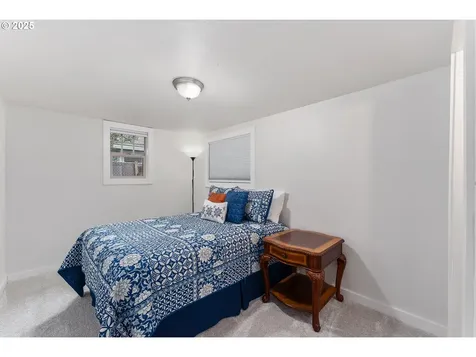 1208 E 10th Street Newberg OR 97132