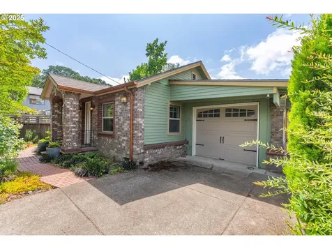 1208 E 10th Street Newberg OR 97132