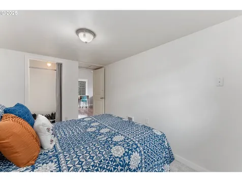 1208 E 10th Street Newberg OR 97132