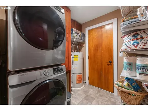 1208 E 10th Street Newberg OR 97132