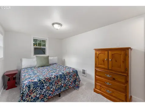 1208 E 10th Street Newberg OR 97132