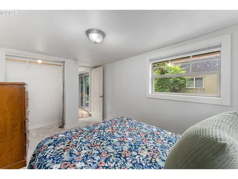 1208 E 10th Street Newberg OR 97132
