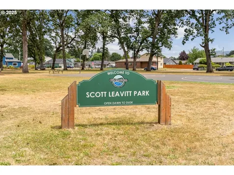 1208 E 10th Street Newberg OR 97132