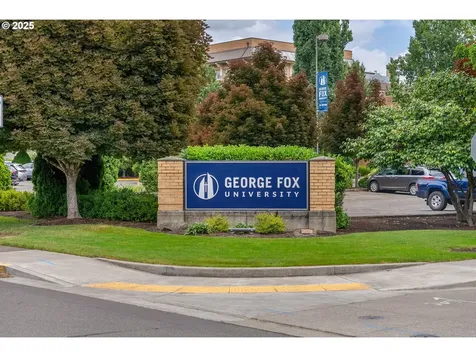 1208 E 10th Street Newberg OR 97132