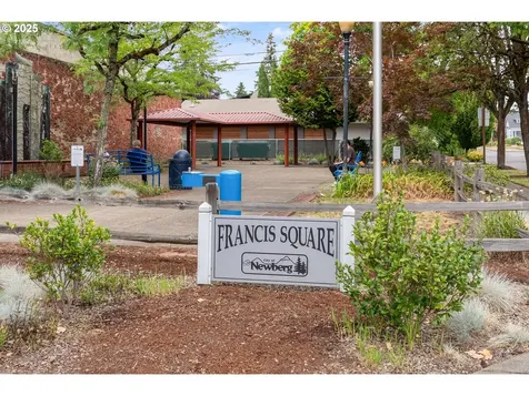 1208 E 10th Street Newberg OR 97132