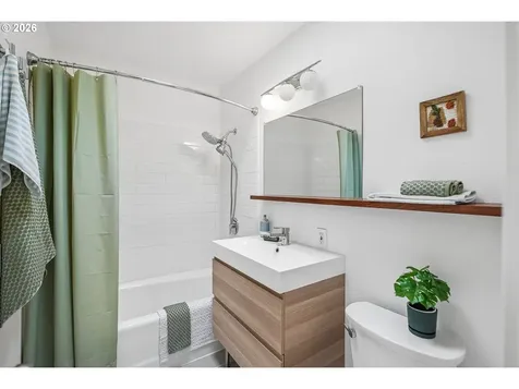 5383 SE Malden Drive Portland OR 97206