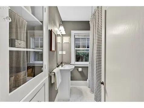 728 SE 55th Avenue Portland OR 97215