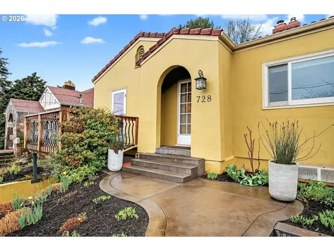 728 SE 55th Avenue Portland OR 97215