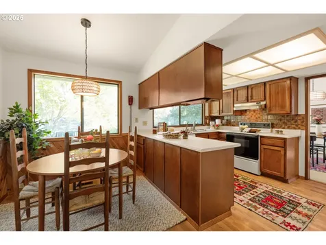 11895 SW Robbins Drive Beaverton OR 97008