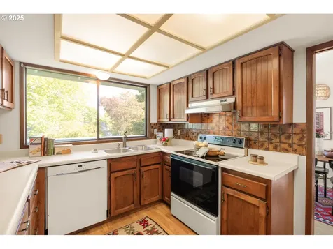 11895 SW Robbins Drive Beaverton OR 97008