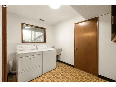 11895 SW Robbins Drive Beaverton OR 97008