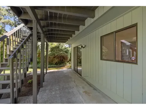 11895 SW Robbins Drive Beaverton OR 97008