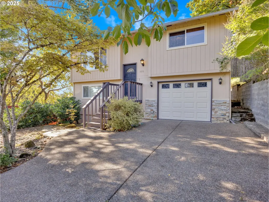 1870 Hemlock Street West Linn OR 97068