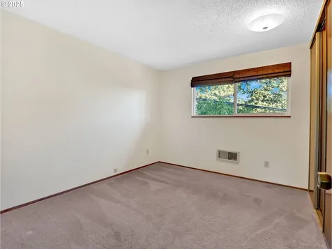 1870 Hemlock Street West Linn OR 97068