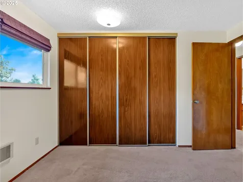 1870 Hemlock Street West Linn OR 97068