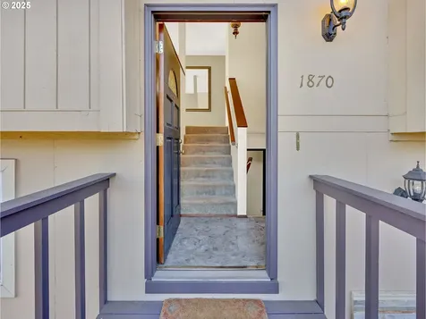 1870 Hemlock Street West Linn OR 97068
