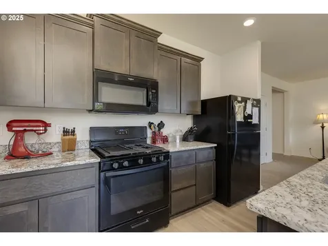 1941 NW Haun Drive Mcminnville OR 97128