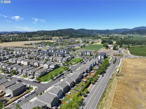 1941 NW Haun Drive Mcminnville OR 97128