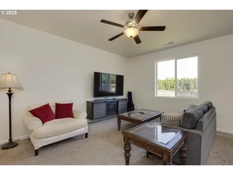 1941 NW Haun Drive Mcminnville OR 97128