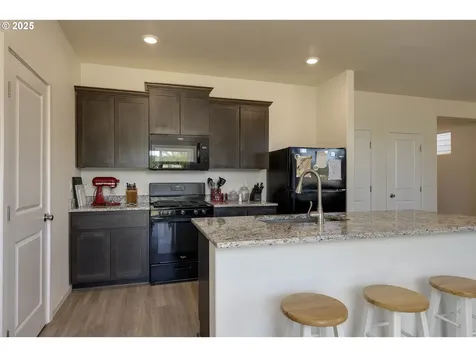 1941 NW Haun Drive Mcminnville OR 97128