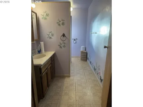 684 E 10th Street Coquille OR 97423