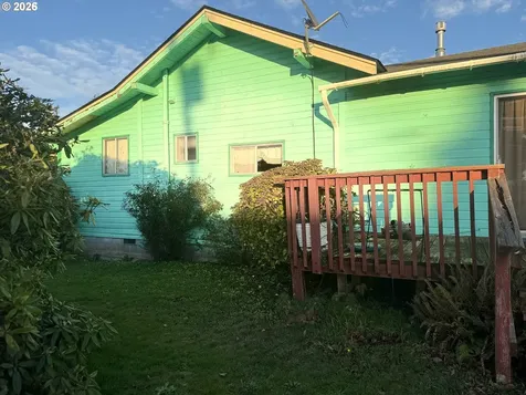 684 E 10th Street Coquille OR 97423
