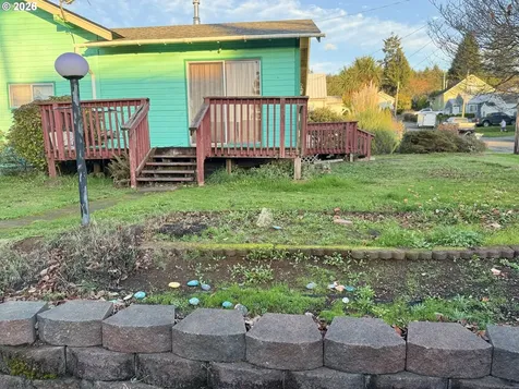 684 E 10th Street Coquille OR 97423