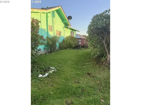684 E 10th Street Coquille OR 97423